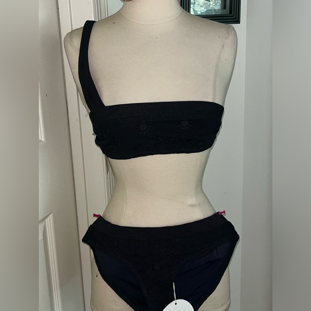 Chloe black embroidered bikini swimsuit set 42/ 06 New